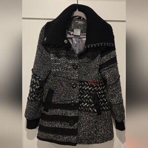 BKE Womens Patchwork Black White Red Coat, Size Medium